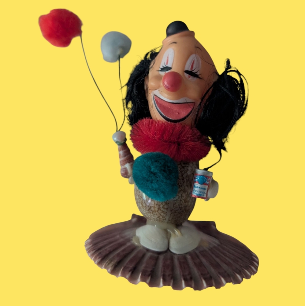 Vintage Miniature Seashell Clown Figurine Holding A Beer & Balloons Rare